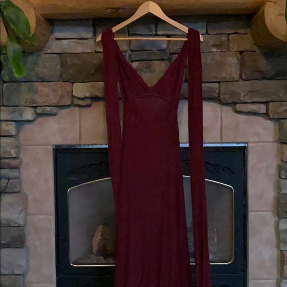 Lulu bridesmaid dress in Maroon - Picture 2 of 3
